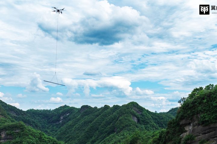 飞越崇山峻岭|重载无人机赋能能源电力山地建设,打通能源基建物资空中通道